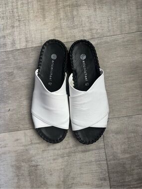 Eric Michael White Leather Slide Sandals – Size 40-005